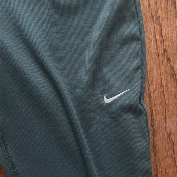 Nike Chill Knit Women's Tight Mini-Rib Flared Leggings green - Picture 4 of 6